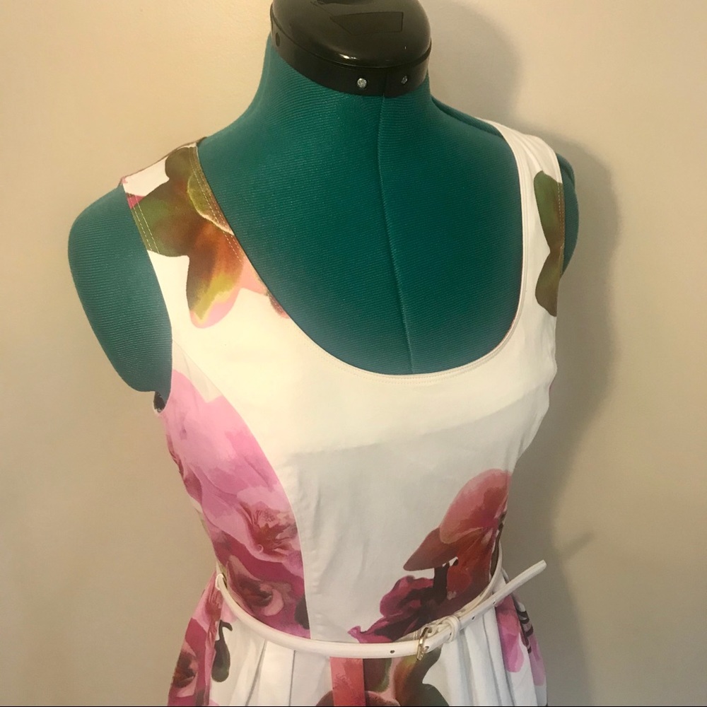Like new! Dana Buchman floral fit and flare dress - Picture 2 of 6